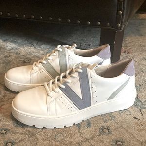 VIONIC Women's Abyss Simasa Casual Sneaker - Size 9 US / Norm-core Chunky